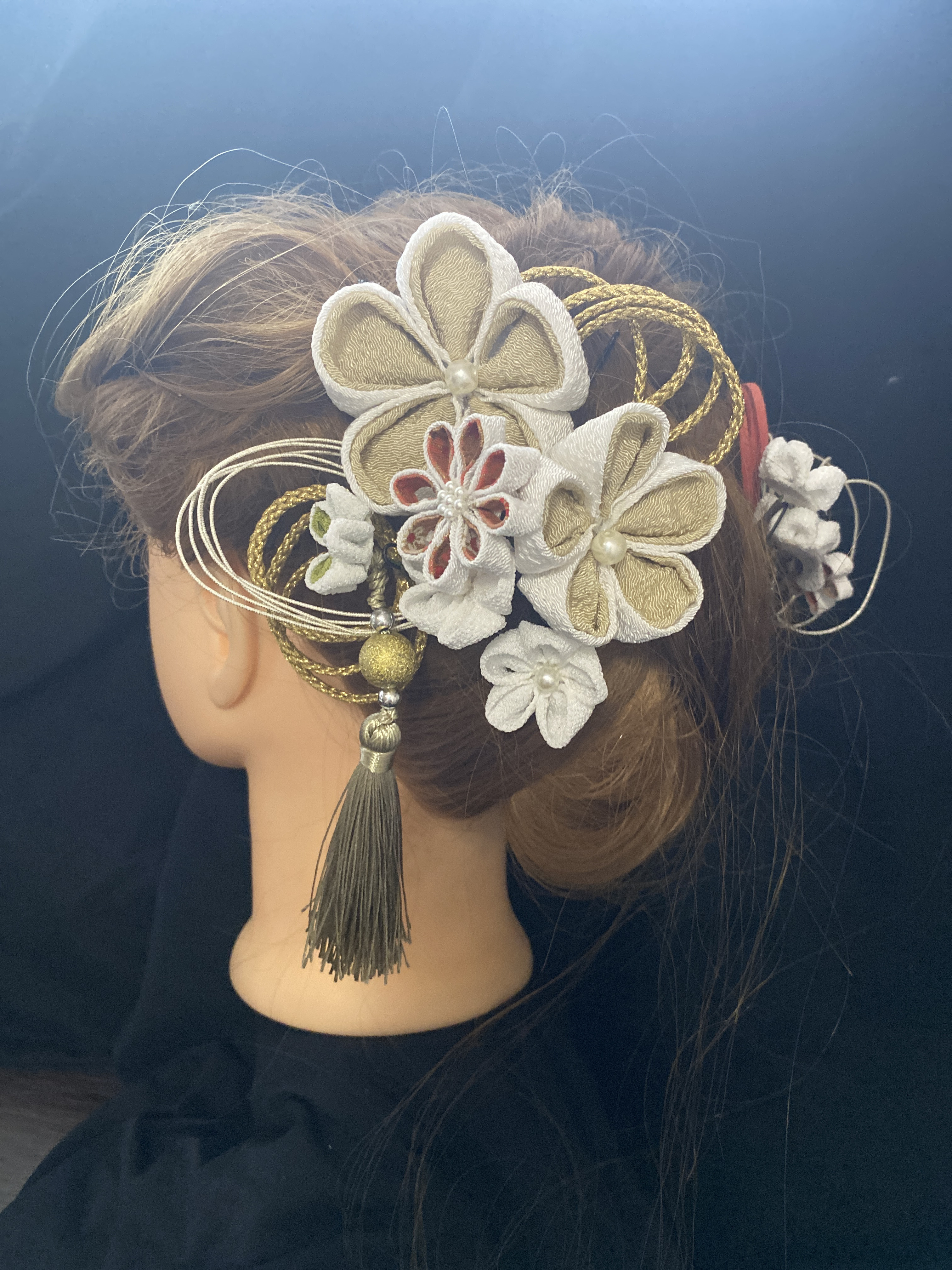 つまみ細工髪飾り　成人式　卒業式　七五三　着物　くすみカラー　流行　　水引　ベージュしばり　タッセル 4,620円