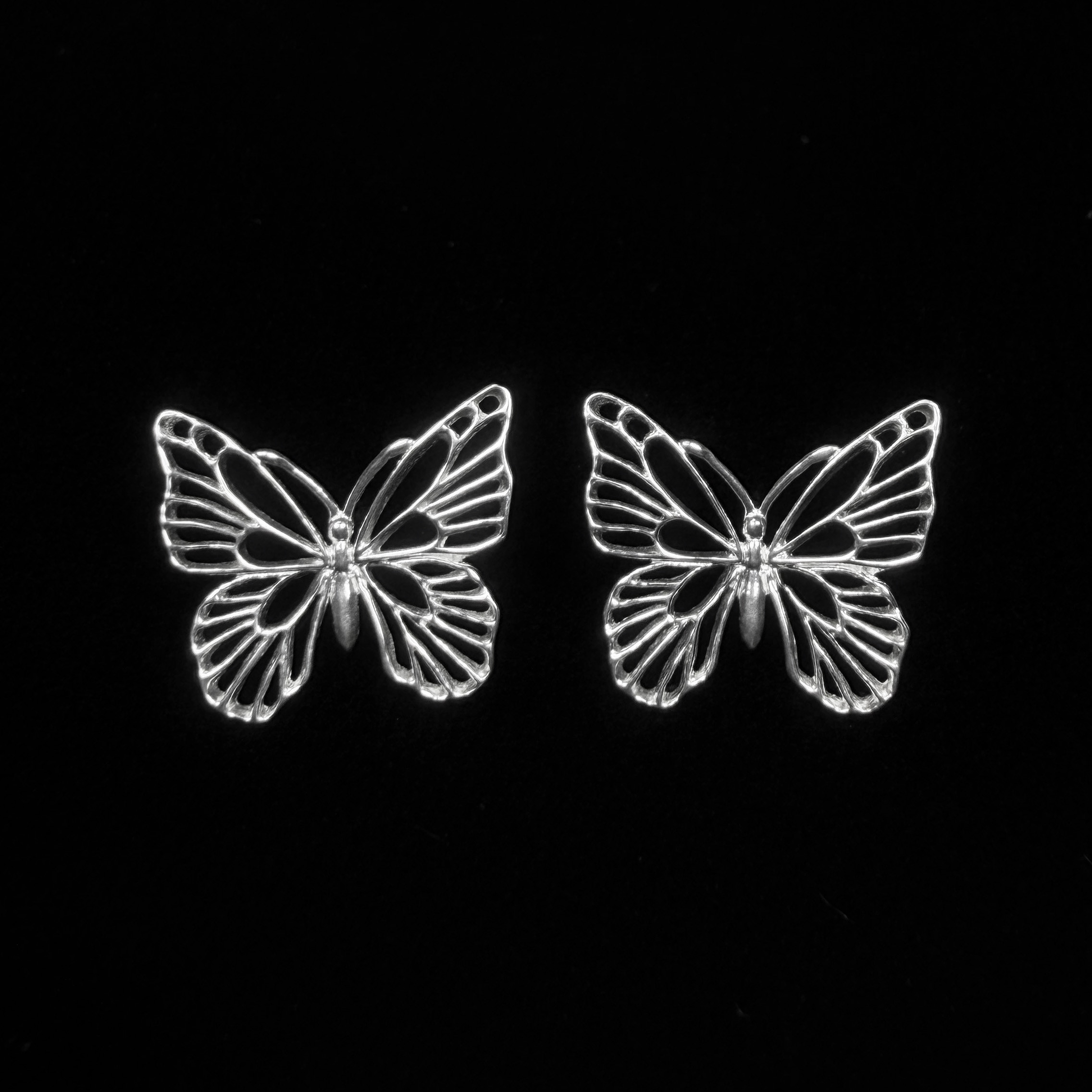 Lucie｜ルシィ 蝶 ポスト ピアス (SV925) 透かし シルバー 銀