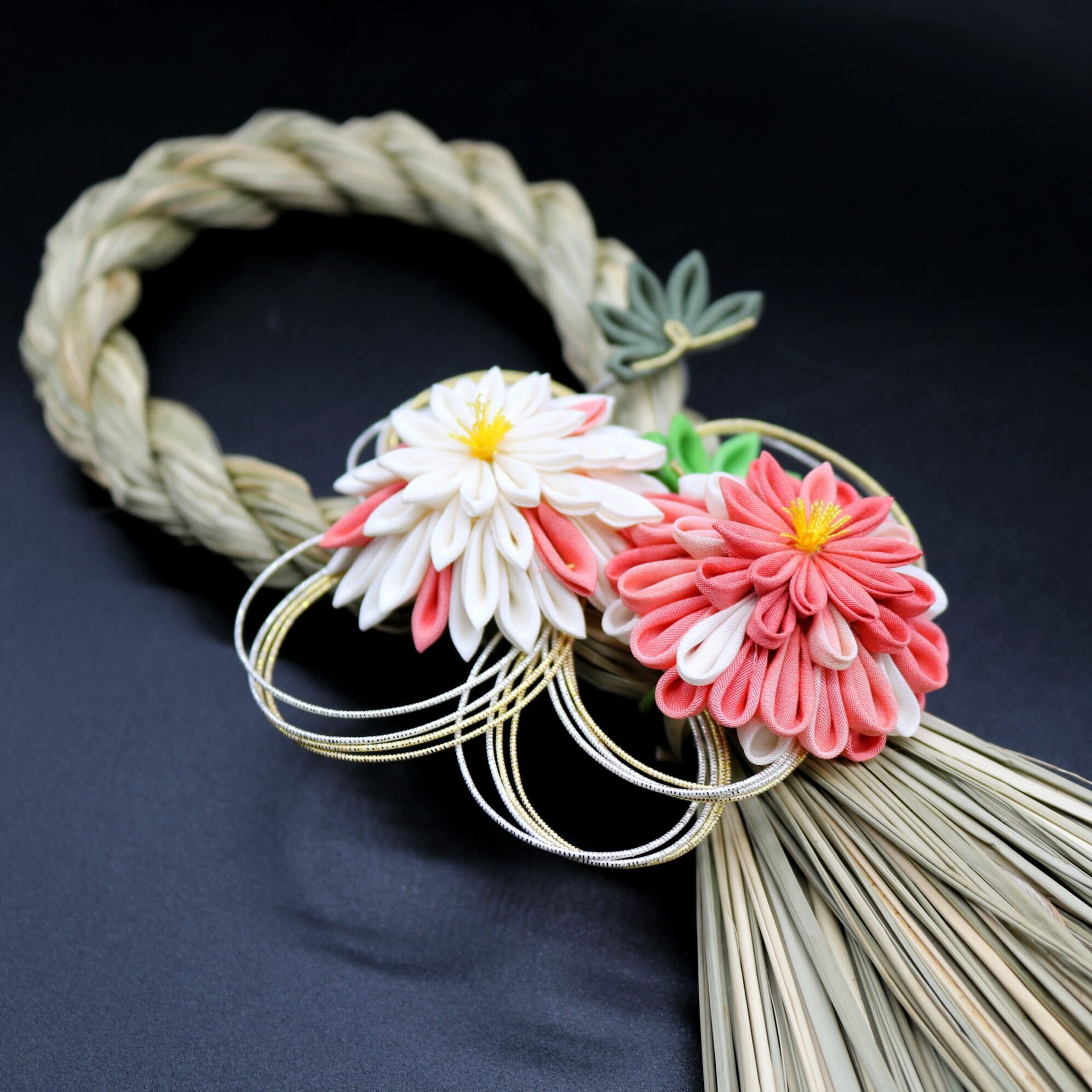 つまみ細工のしめ縄飾り