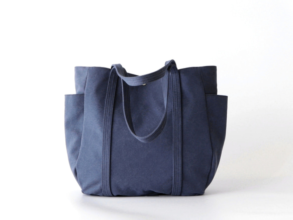 新作＊大ぶりラウンドトート＊装備品の増える秋冬に◎（くすみブルー） 3枚目の画像