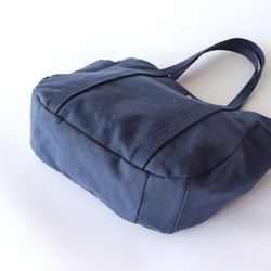 新作＊大ぶりラウンドトート＊装備品の増える秋冬に◎（くすみブルー） 6枚目の画像