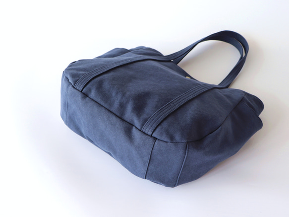 新作＊大ぶりラウンドトート＊装備品の増える秋冬に◎（くすみブルー） 6枚目の画像