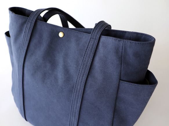 新作＊大ぶりラウンドトート＊装備品の増える秋冬に◎（くすみブルー） 7枚目の画像