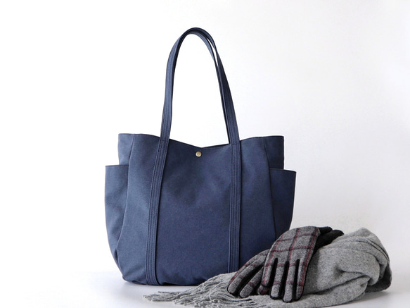 新作＊大ぶりラウンドトート＊装備品の増える秋冬に◎（くすみブルー） 1枚目の画像