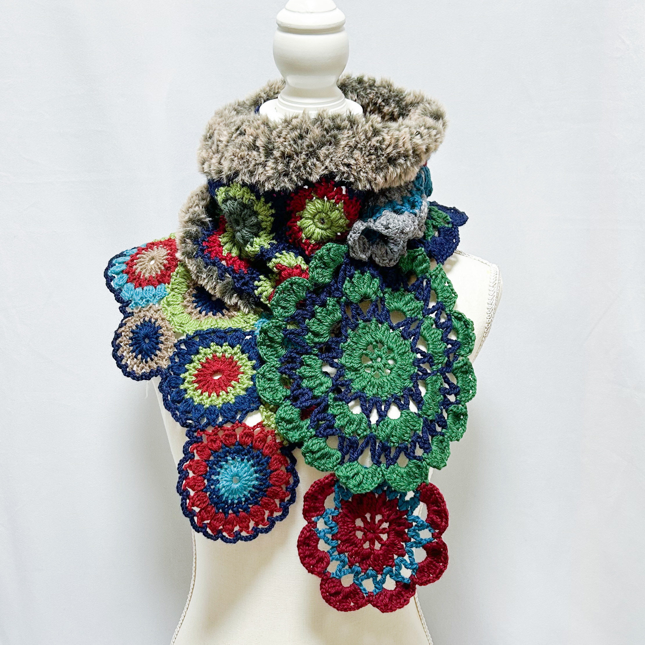 Bloom Knit タイリンマフラー［Forest Mix／フォレストミックス］花モチーフ 手編み 冬ギフト