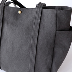 新作＊大ぶりラウンドトート＊装備品の増える秋冬に◎（チャコール） 7枚目の画像