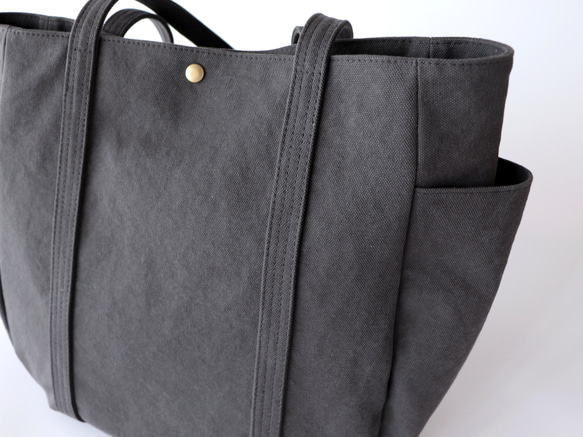 新作＊大ぶりラウンドトート＊装備品の増える秋冬に◎（チャコール） 7枚目の画像
