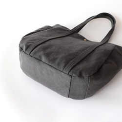 新作＊大ぶりラウンドトート＊装備品の増える秋冬に◎（チャコール） 6枚目の画像