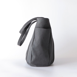 新作＊大ぶりラウンドトート＊装備品の増える秋冬に◎（チャコール） 5枚目の画像