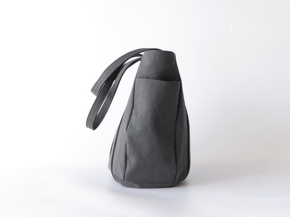 新作＊大ぶりラウンドトート＊装備品の増える秋冬に◎（チャコール） 5枚目の画像