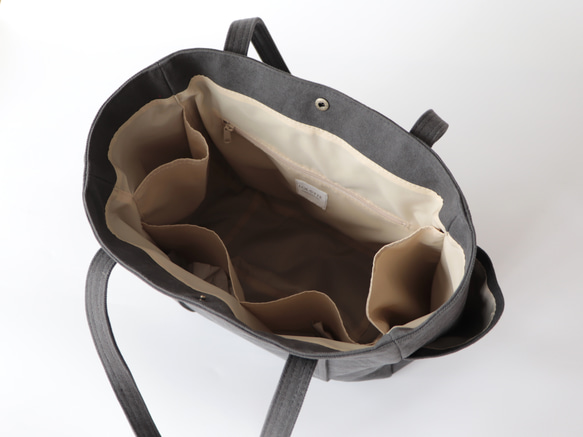 新作＊大ぶりラウンドトート＊装備品の増える秋冬に◎（チャコール） 8枚目の画像