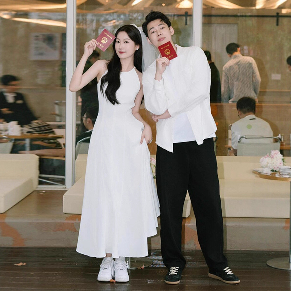 ノースリーブ 白 黒 ウェディングドレス シンプル 韓国風 花嫁 結婚式 パーティー 演奏会 二次会 前撮り HL377