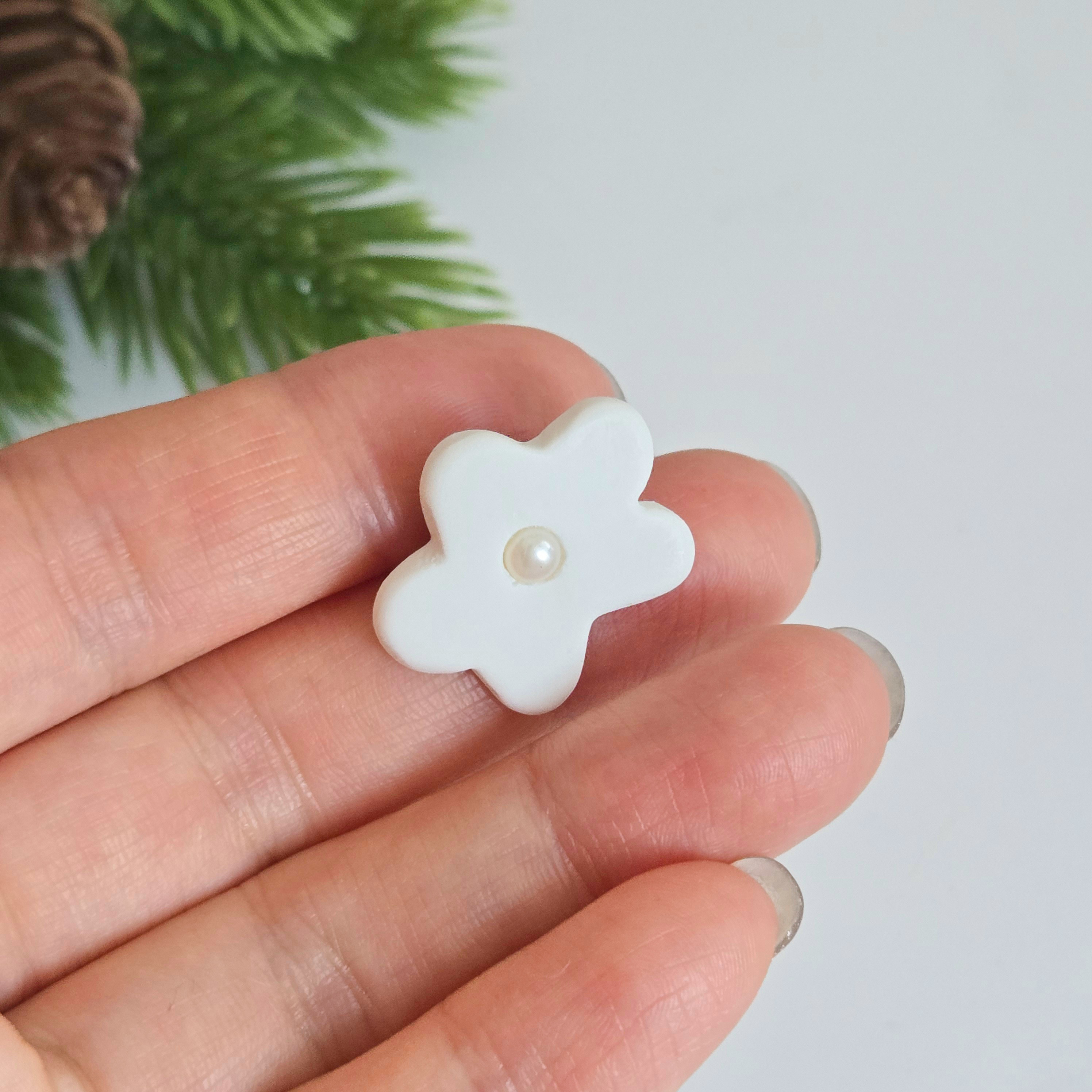 冬を優しく彩る 淡いピンクのロングバレッタとお花のピアス・イヤリングのコフレセット｜淡水パール｜シンプル | 送料無料