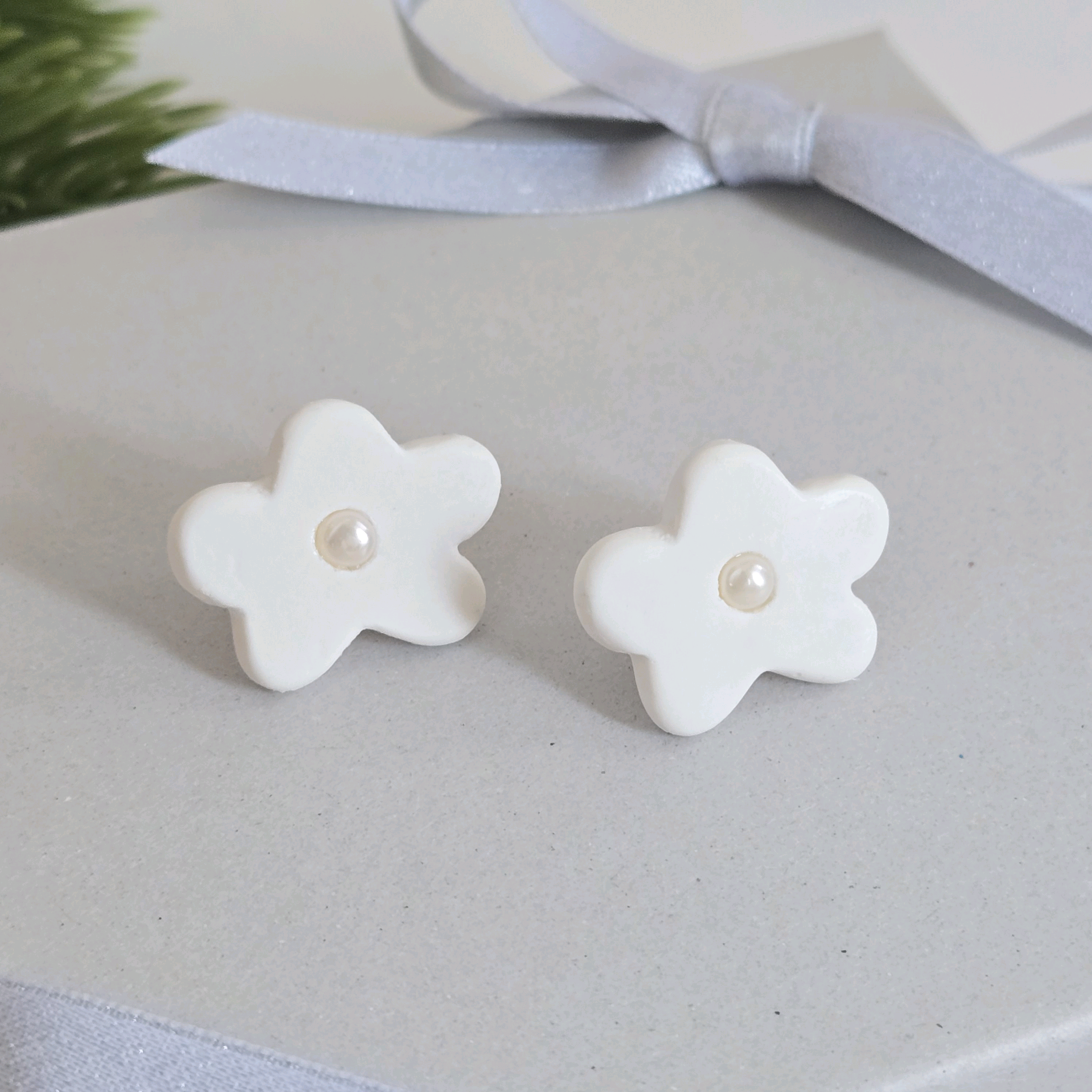 冬を優しく彩る 淡いピンクのロングバレッタとお花のピアス・イヤリングのコフレセット｜淡水パール｜シンプル | 送料無料