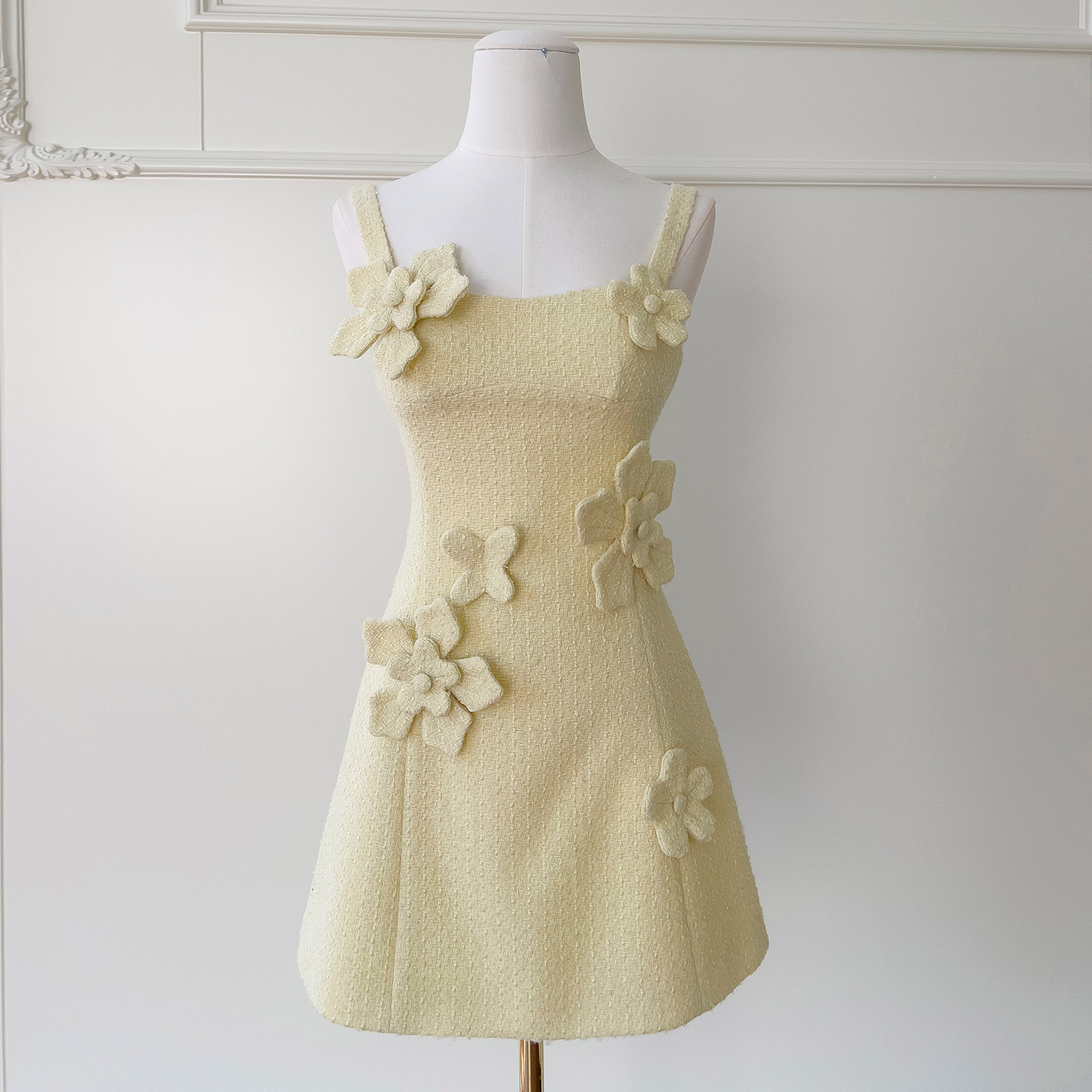 立体花 黄色ノースリーブ ツイード ウェディングドレス パーティー ショート丈 可愛い お呼ばれ 二次会 69478