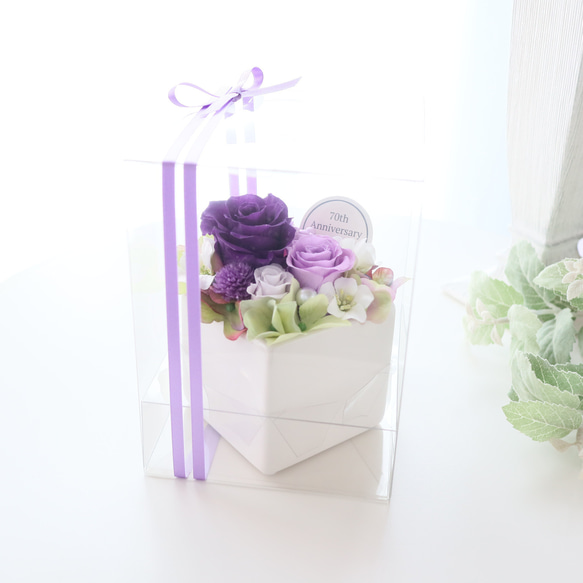 【送料無料】紫のバラの華やかなケース入りアレンジメント｜誕生日・古希祝い・喜寿祝い・仏花　pre.135 2枚目の画像