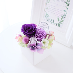 【送料無料】紫のバラの華やかなケース入りアレンジメント｜誕生日・古希祝い・喜寿祝い・仏花　pre.135 9枚目の画像