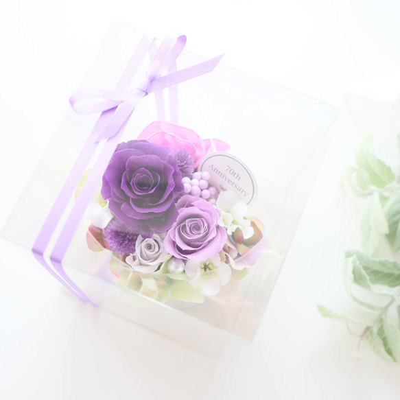 【送料無料】紫のバラの華やかなケース入りアレンジメント｜誕生日・古希祝い・喜寿祝い・仏花　pre.135 10枚目の画像