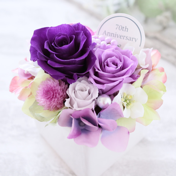 【送料無料】紫のバラの華やかなケース入りアレンジメント｜誕生日・古希祝い・喜寿祝い・仏花　pre.135 3枚目の画像