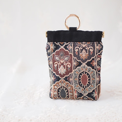 ホリデーボックス☆ インド刺繍ファブリック　ファー付きスマホショルダー＆ミニポーチ（カラビナ付） 　ブラック 10枚目の画像