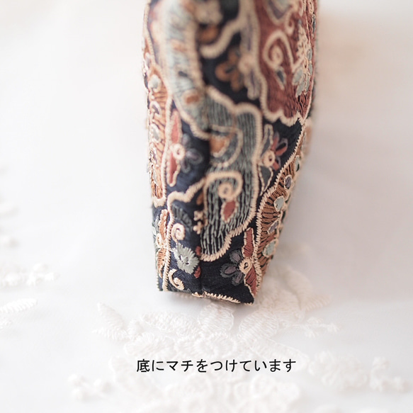 ホリデーボックス☆ インド刺繍ファブリック　ファー付きスマホショルダー＆ミニポーチ（カラビナ付） 　ブラック 16枚目の画像