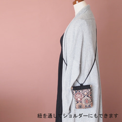 ホリデーボックス☆ インド刺繍ファブリック　ファー付きスマホショルダー＆ミニポーチ（カラビナ付） 　ブラック 18枚目の画像