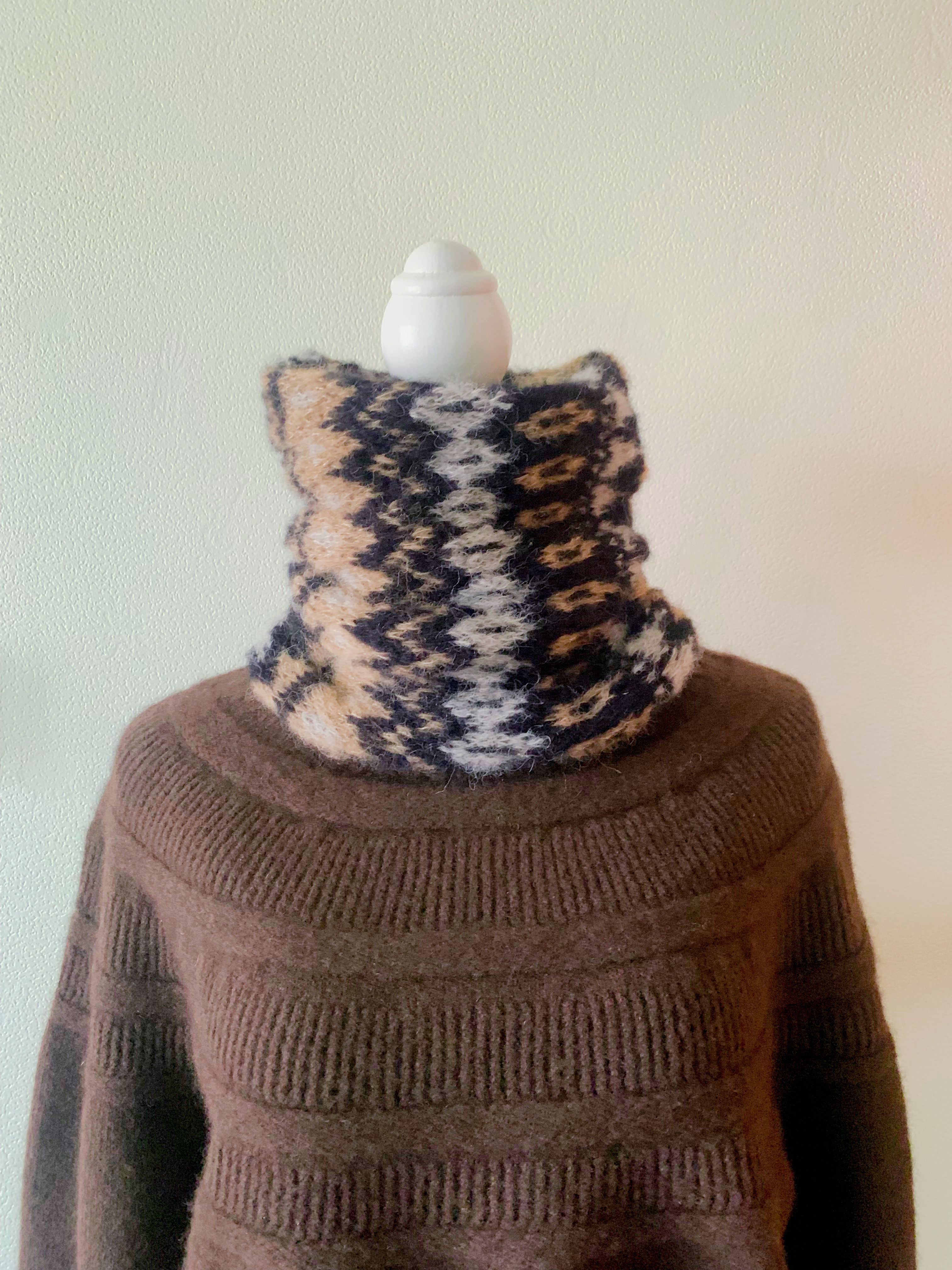 手編みのふわふわアルパカスヌード　black × beige