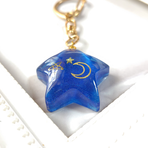 月と星がキラキラ輝く星型のキーホルダー その他アクセサリー ふう