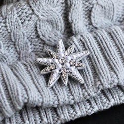 星　ビジューブローチ　グレー 1枚目の画像