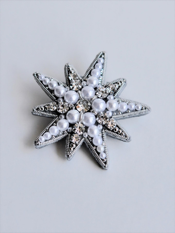 星　ビジューブローチ　グレー 2枚目の画像