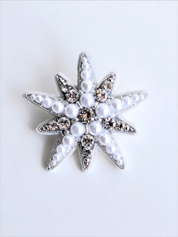 星　ビジューブローチ　白 2枚目の画像