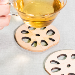 レンコンのような木製のコースター　４枚セット 1枚目の画像