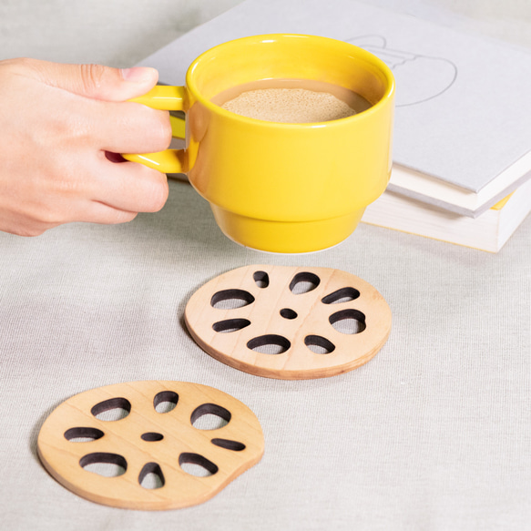 レンコンのような木製のコースター　４枚セット 2枚目の画像