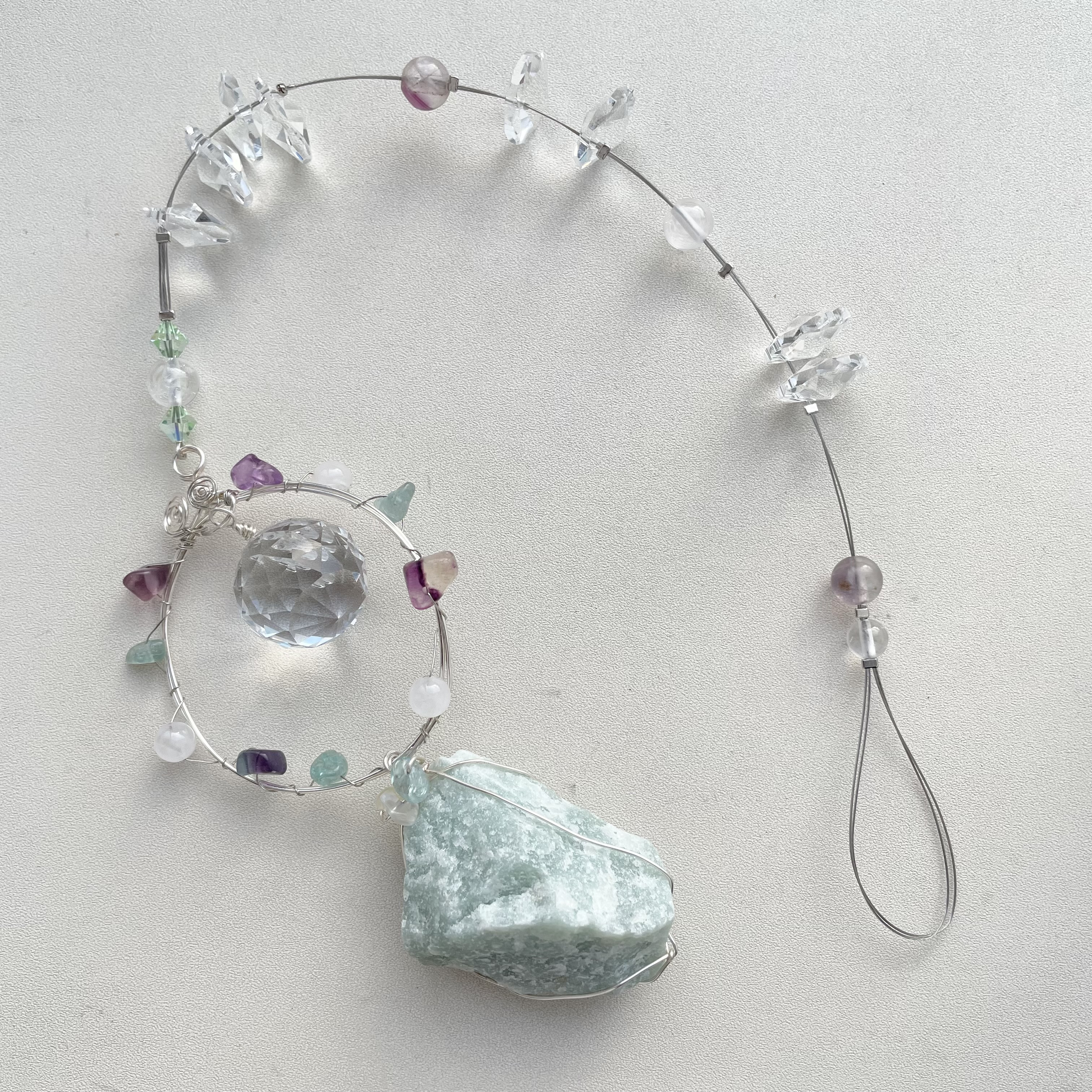 《調和のひかり》フローライト原石のサンキャッチャー