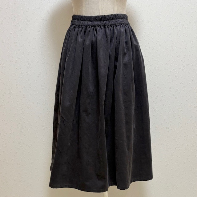秋冬限定素材で季節感プラス☆軽くてあたたかい！コーデュロイ生地のウエスト総ゴム・ギャザースカート（チャコールスモーキー）