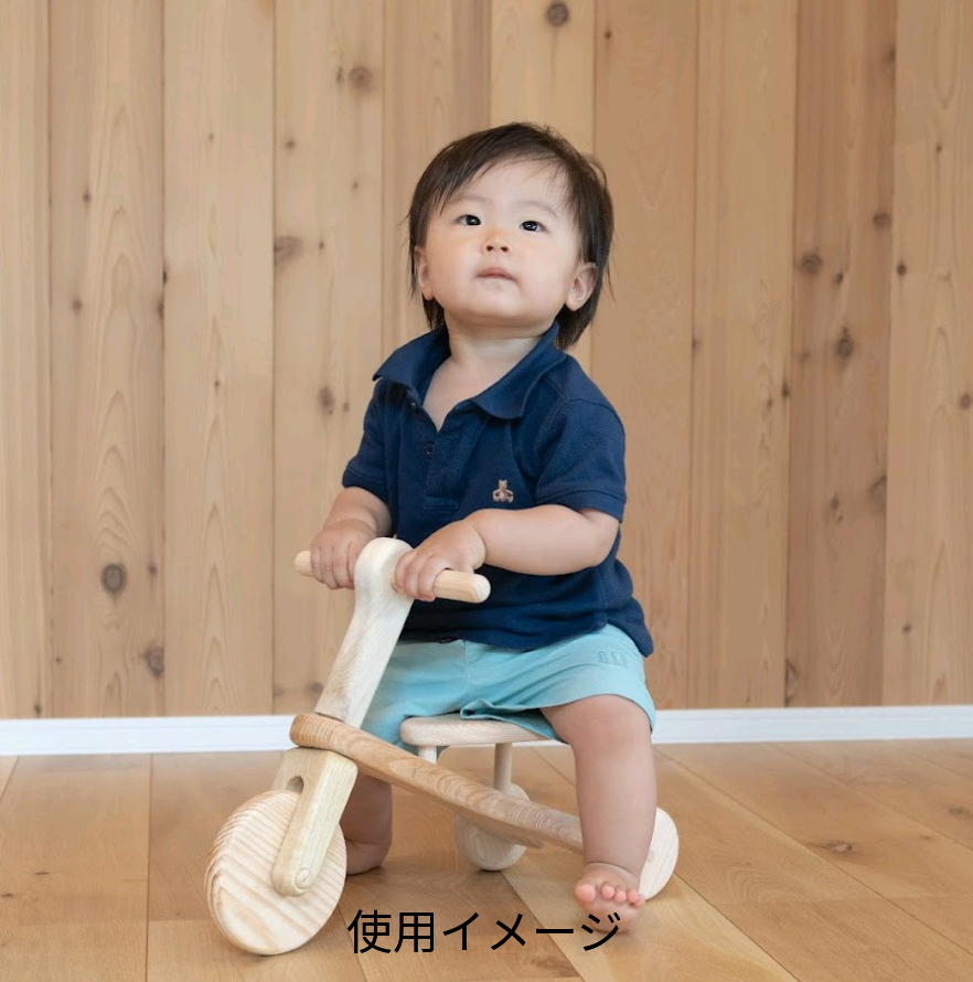 木の三輪車