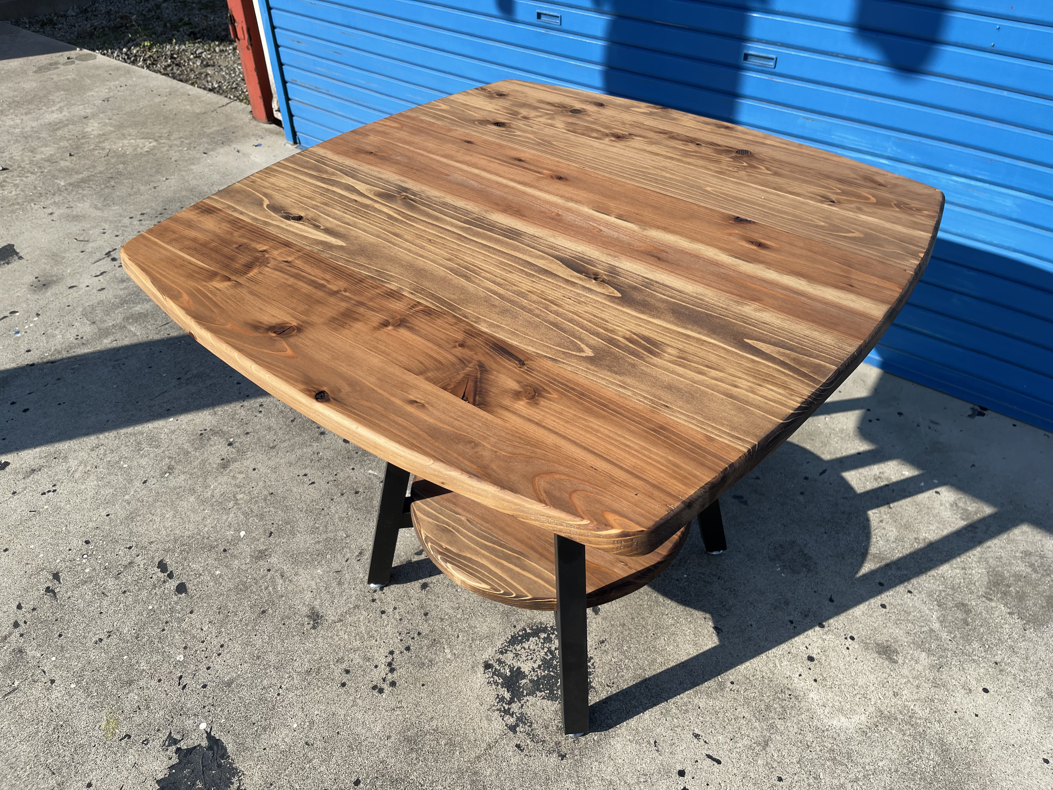 hotaru  在庫あり　即納　机　テーブル　リビング　ダーク　アイアン　杉材　棚付き　荷物置き