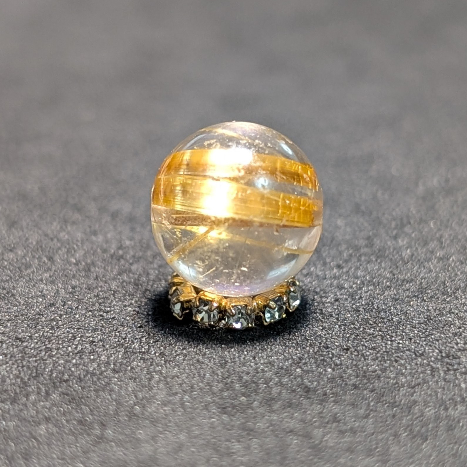 【迫力満点】ゴールド タイチンルチル 10ミリ 粒売り 貫通穴あり 金針水晶 お守り 天然石 プレゼント 贈り物 ギフト