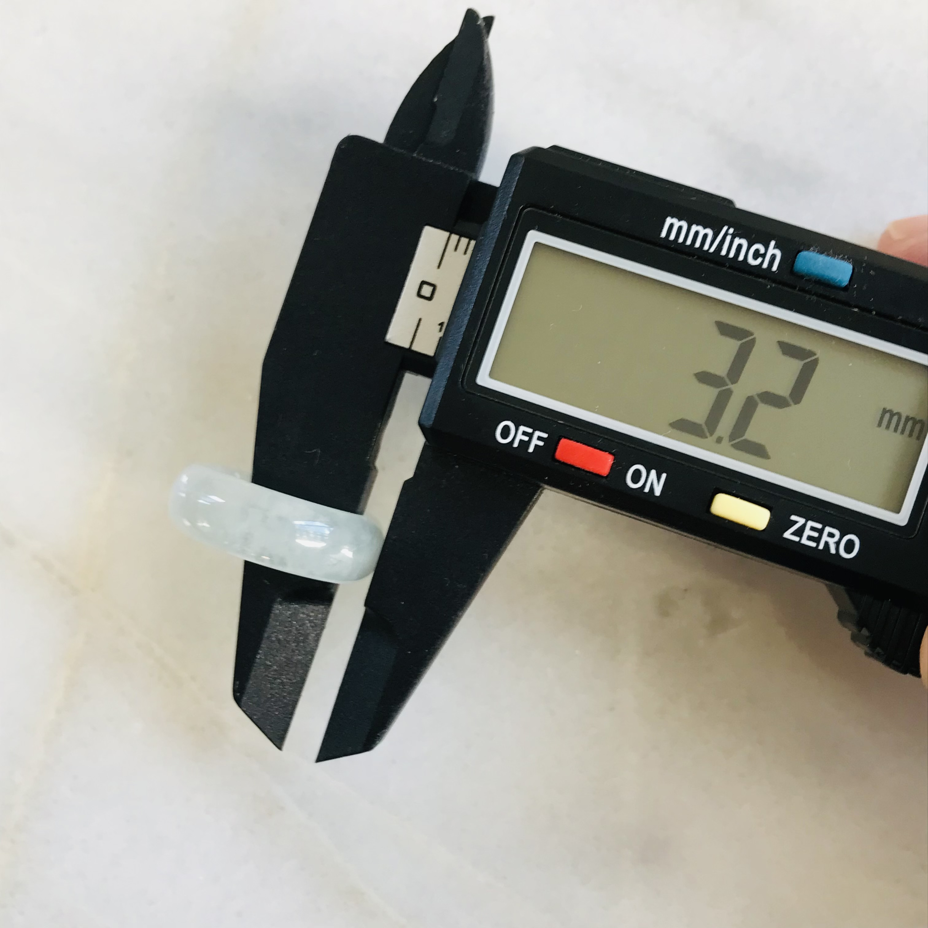 [R159-0028］ ジェイド　JADE ヒスイ　本翡翠　くりぬき　リング　天然石　ミャンマー産　9号　指輪