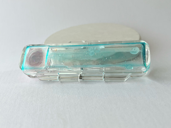 クラゲ散歩の印鑑ケース（ターコイズブルー） / 海 / レジン / 海月 8枚目の画像