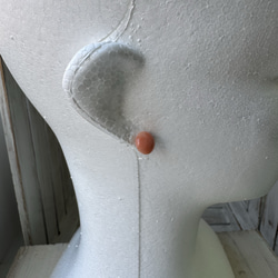 アウトレット　珊瑚　ボタン型　半円状　チタンピアス【花香】 16枚目の画像