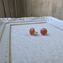 アウトレット　珊瑚　ボタン型　半円状　チタンピアス【花香】 14枚目の画像