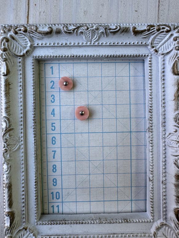 アウトレット　珊瑚　ボタン型　半円状　チタンピアス【花香】 19枚目の画像