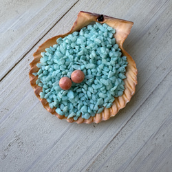 アウトレット　珊瑚　ボタン型　半円状　チタンピアス【花香】 2枚目の画像