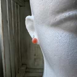 アウトレット　珊瑚　ボタン型　半円状　チタンピアス【花香】 15枚目の画像