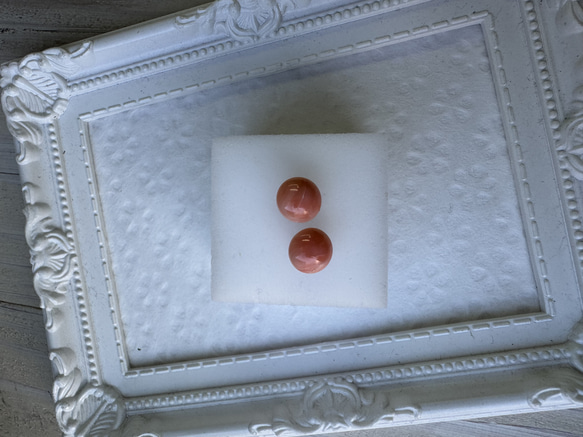 アウトレット　珊瑚　ボタン型　半円状　チタンピアス【花香】 11枚目の画像