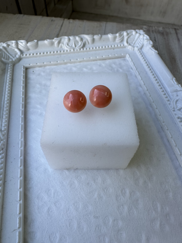 アウトレット　珊瑚　ボタン型　半円状　チタンピアス【花香】 10枚目の画像