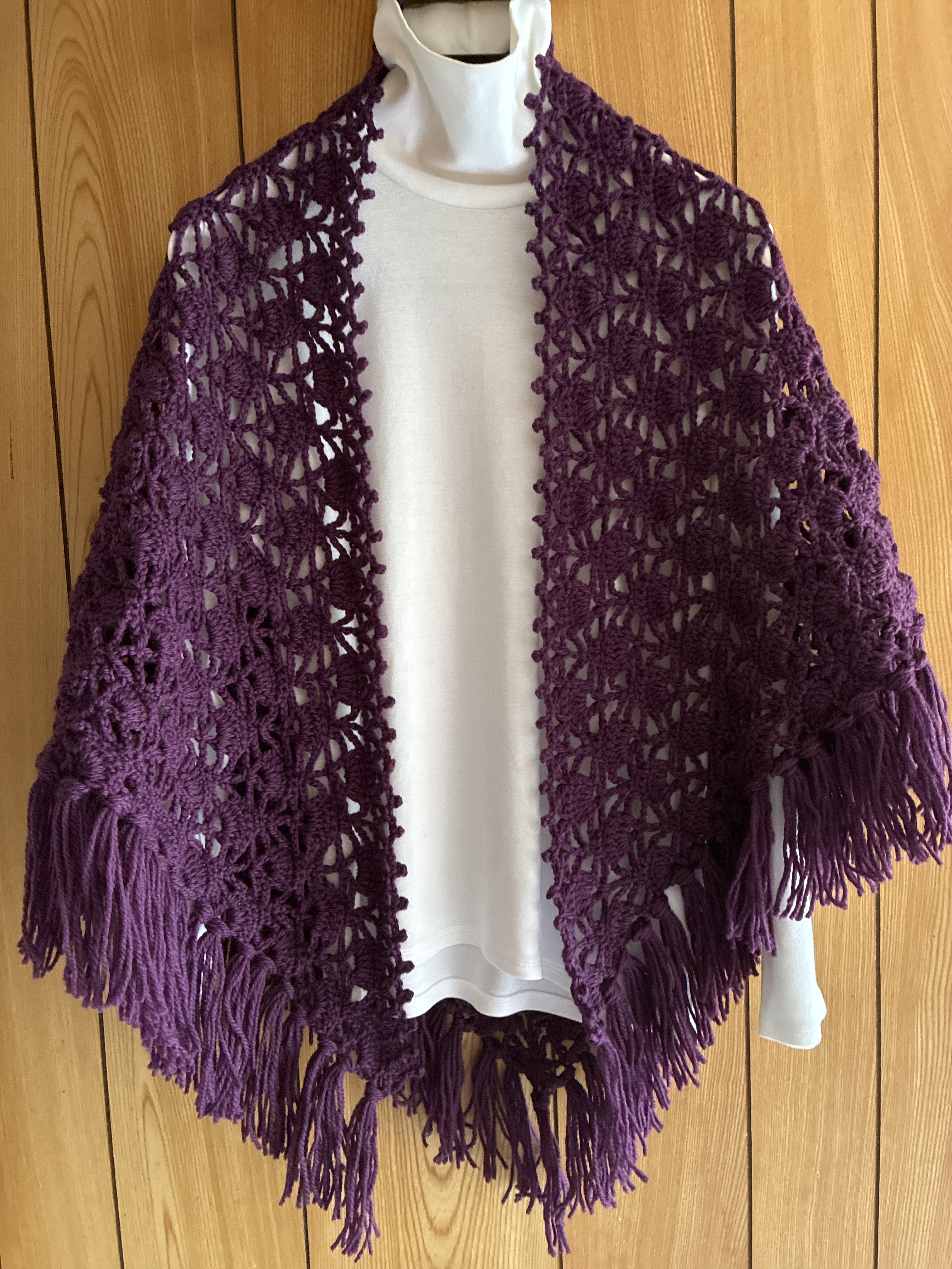 送料込み　ウール100%の手編みのショール(ぶどう色　1点物)