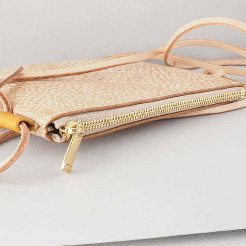 本革 イタリアンレザー アラスカ （ナチュラル）を使ったサコッシュ