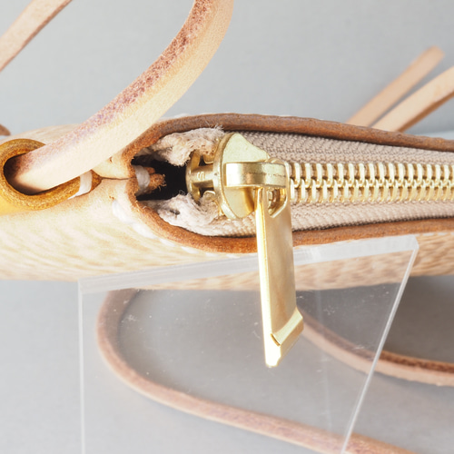 本革 イタリアンレザー アラスカ （ナチュラル）を使ったサコッシュ